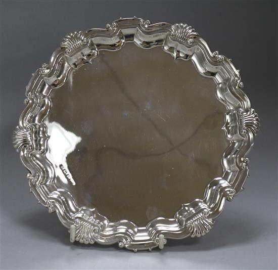 An Edwardian silver salver, Birmingham, 1904, 9.5 oz.
